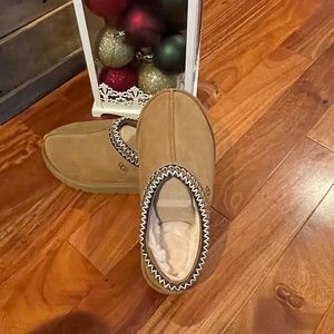 UGG Tasman Womens Size 8